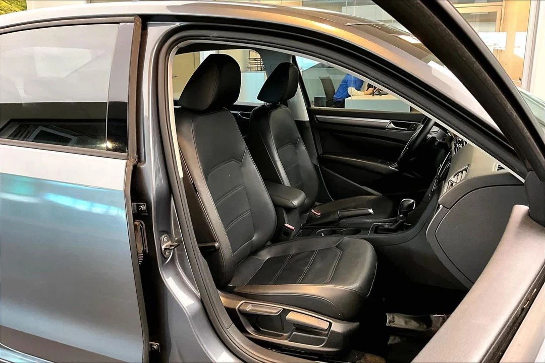 2018 Volkswagen Passat - Image 9 of 12
