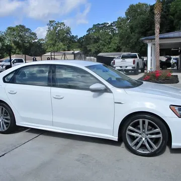 2018 Volkswagen Passat R Line