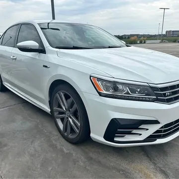 2018 Volkswagen Passat R-Line Sedan 4D