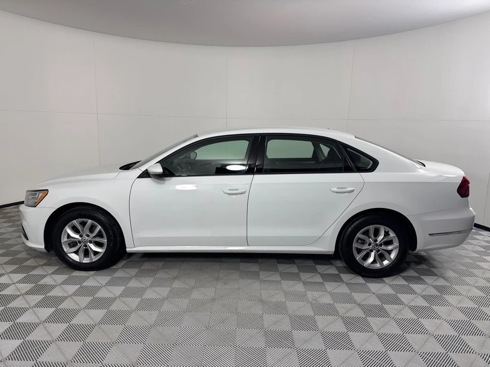 2018 Volkswagen Passat - Image 8 of 21