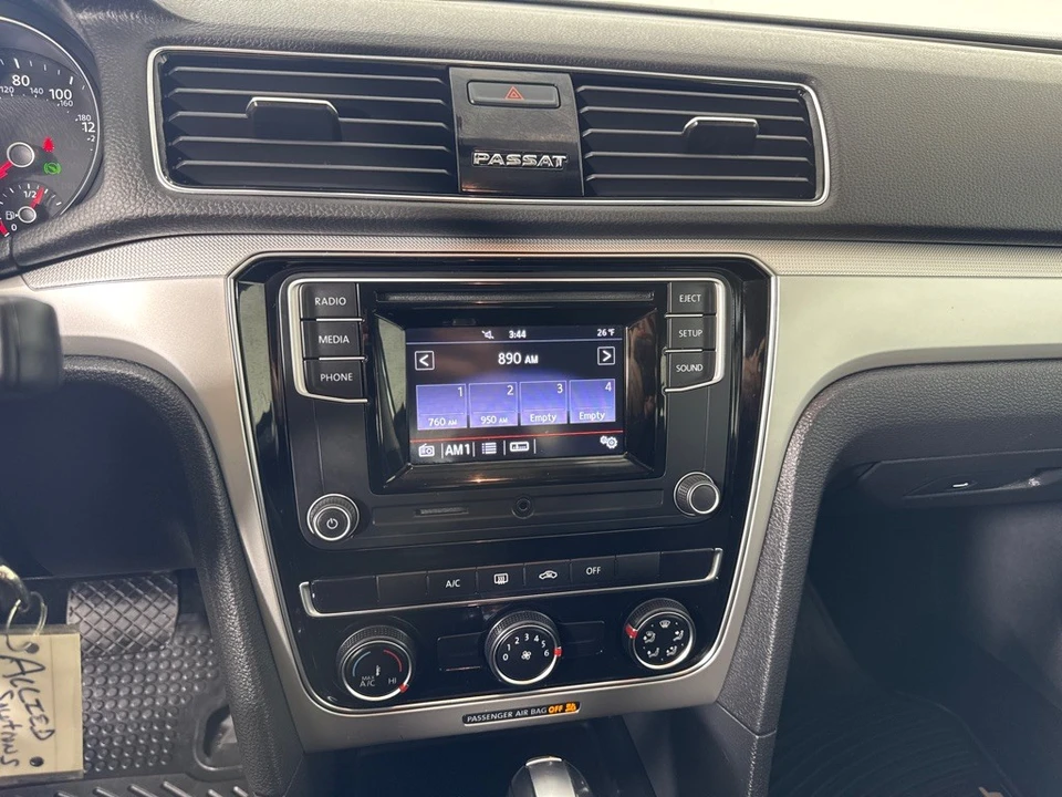2018 Volkswagen Passat - Image 17 of 21