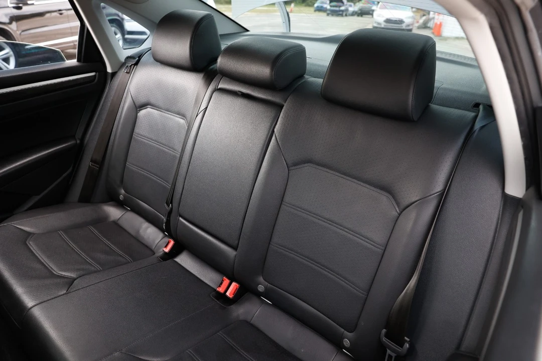 2018 Volkswagen Passat - Image 8 of 12