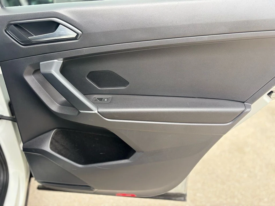 2018 Volkswagen Tiguan - Image 15 of 21