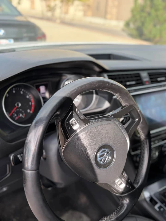 2018 Volkswagen Tiguan - Image 9 of 12