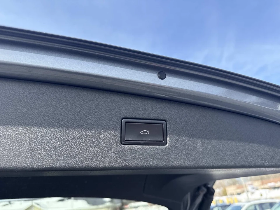 2018 Volkswagen Tiguan - Image 8 of 21