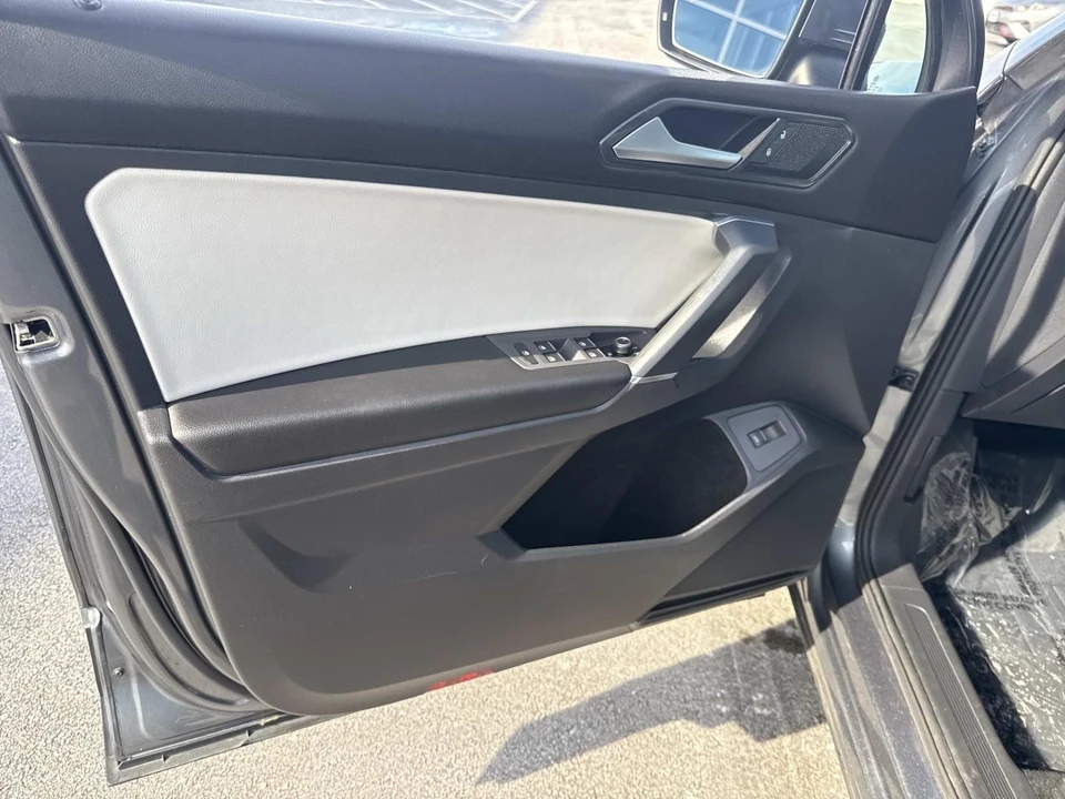 2018 Volkswagen Tiguan - Image 18 of 21