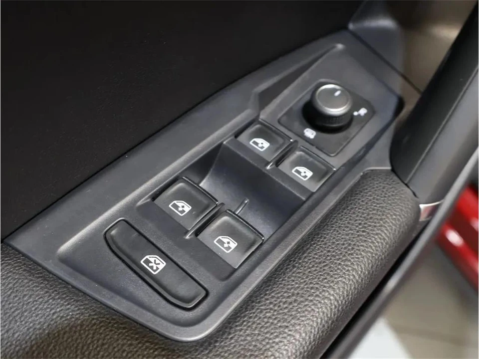 2018 Volkswagen Tiguan - Image 11 of 31