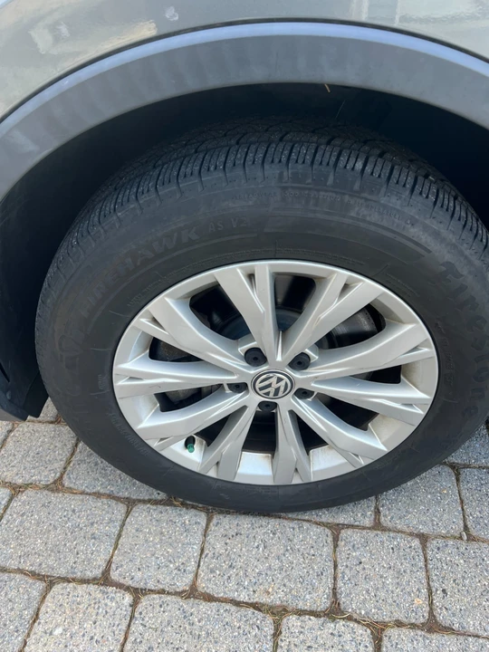 2018 Volkswagen Tiguan - Image 14 of 17