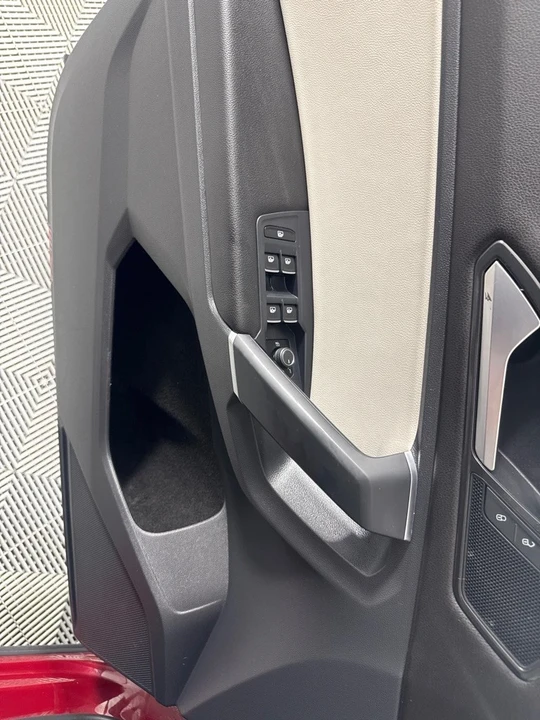 2018 Volkswagen Tiguan - Image 9 of 12