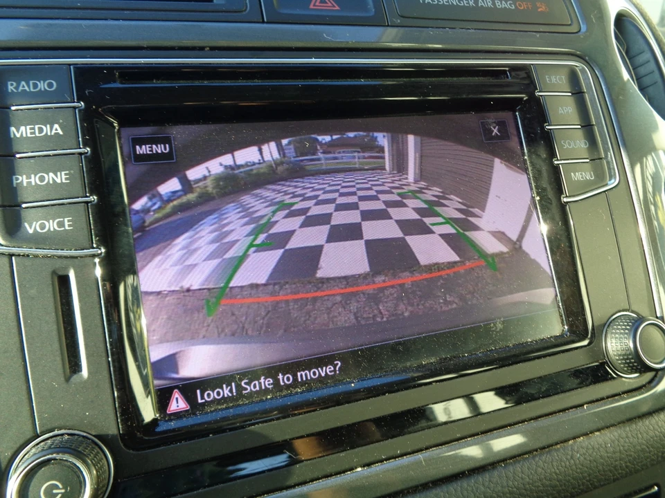 2018 Volkswagen Tiguan - Image 17 of 20