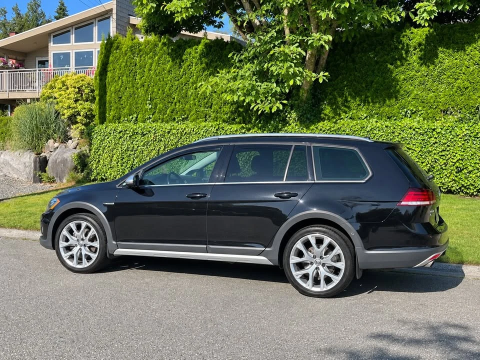 2018 Volkswagen Golf - Image 2 of 10
