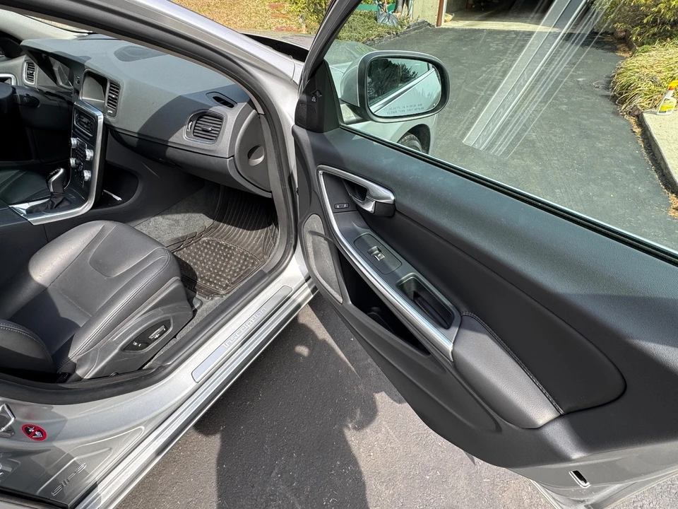 2018 Volvo S60 2nd Gen - Image 9 of 21