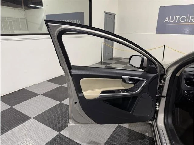 2018 Volvo S60 2nd Gen - Image 13 of 20