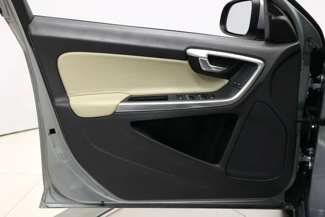 2018 Volvo S60 2nd Gen - Image 9 of 12