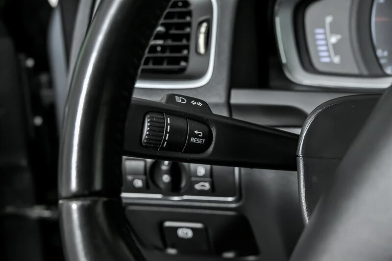 2018 Volvo S60 2nd Gen - Image 25 of 31