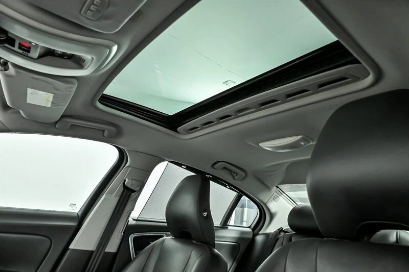 2018 Volvo S60 2nd Gen - Image 19 of 31