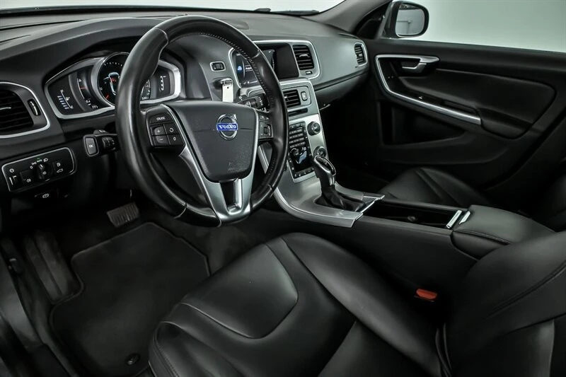 2018 Volvo S60 2nd Gen - Image 16 of 31