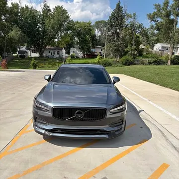 2018 Volvo S90 T5 Momentum Sedan 4D