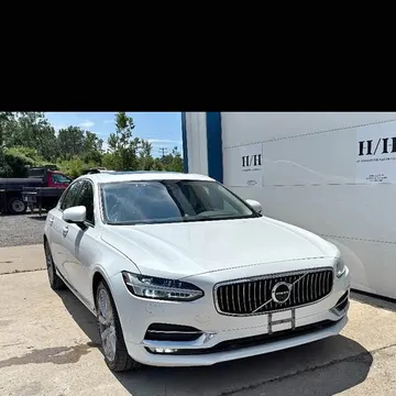 2018 Volvo S90 T6 Momentum Sedan 4D