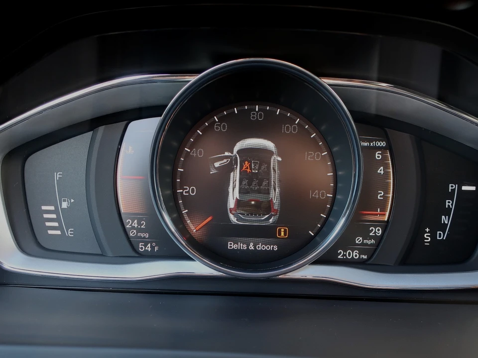 2018 Volvo V60 1st Gen - Image 17 of 21