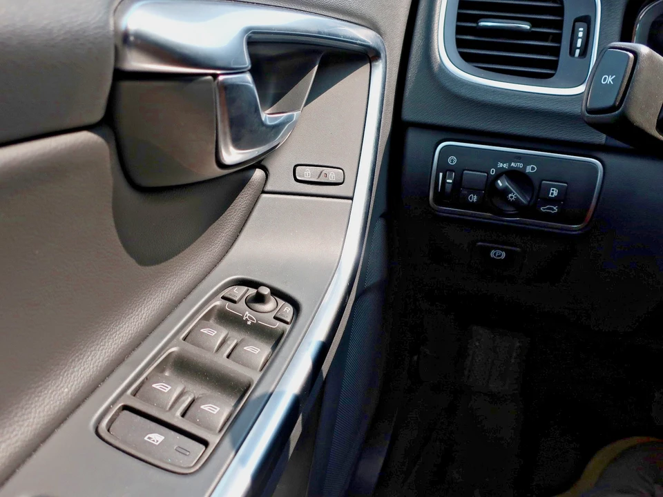 2018 Volvo V60 1st Gen - Image 11 of 21