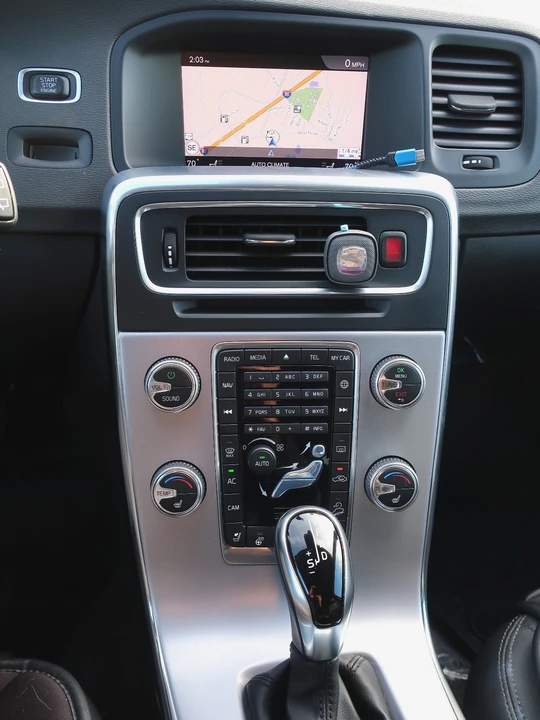 2018 Volvo V60 1st Gen - Image 14 of 21
