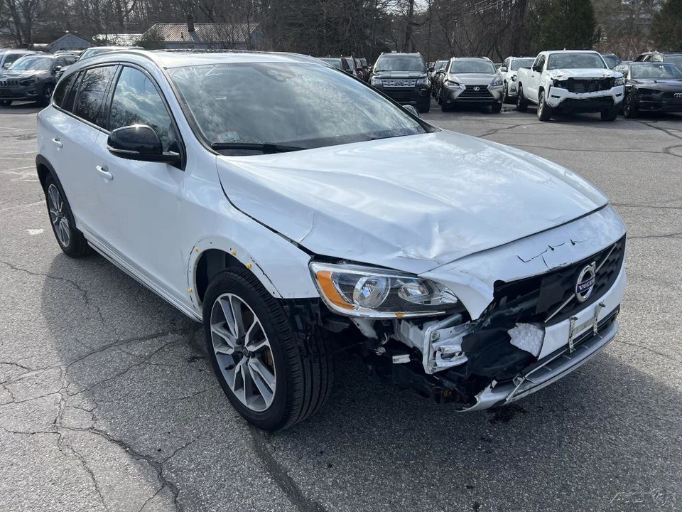2018 Volvo V60 1st Gen - Image 8 of 12