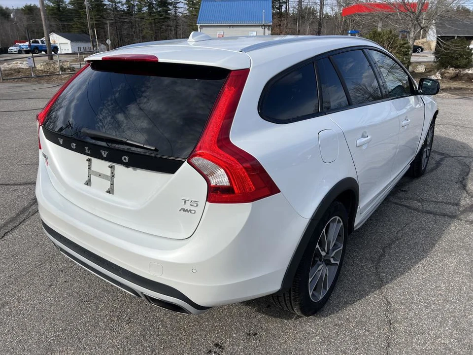 2018 Volvo V60 1st Gen - Image 9 of 12