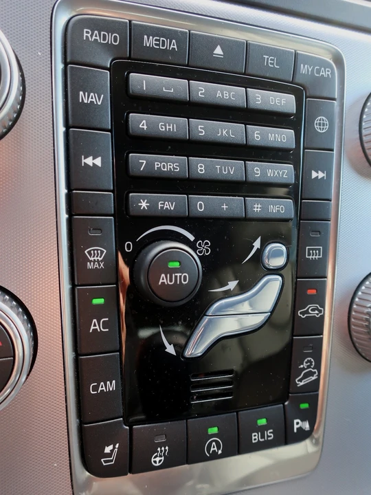 2018 Volvo V60 1st Gen - Image 17 of 21