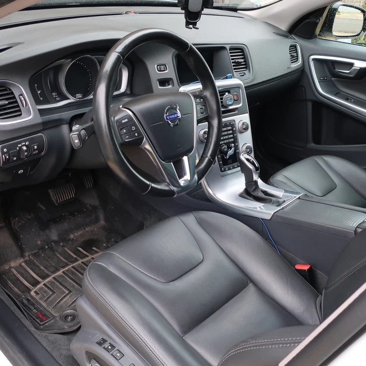 2018 Volvo V60 1st Gen - Image 12 of 21