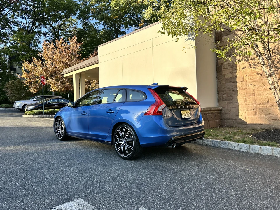 2018 Volvo V60 1st Gen - Image 9 of 31