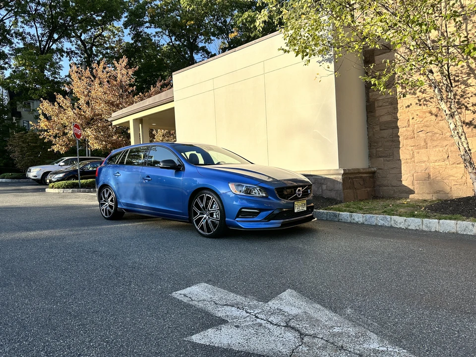 2018 Volvo V60 1st Gen - Image 11 of 31