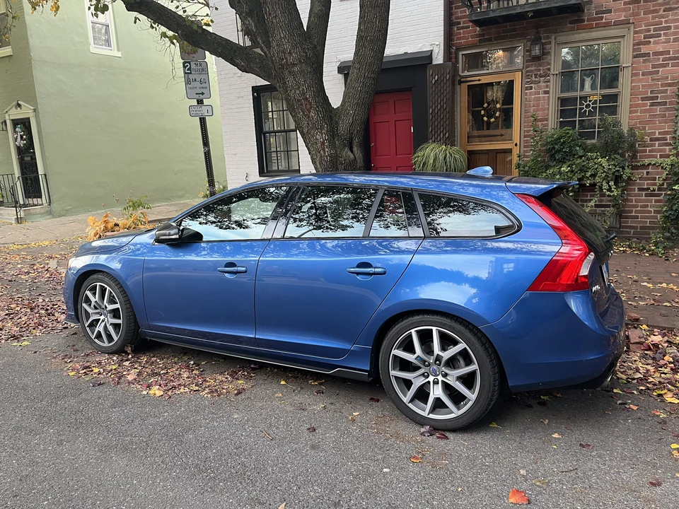 2018 Volvo V60 1st Gen - Image 16 of 31