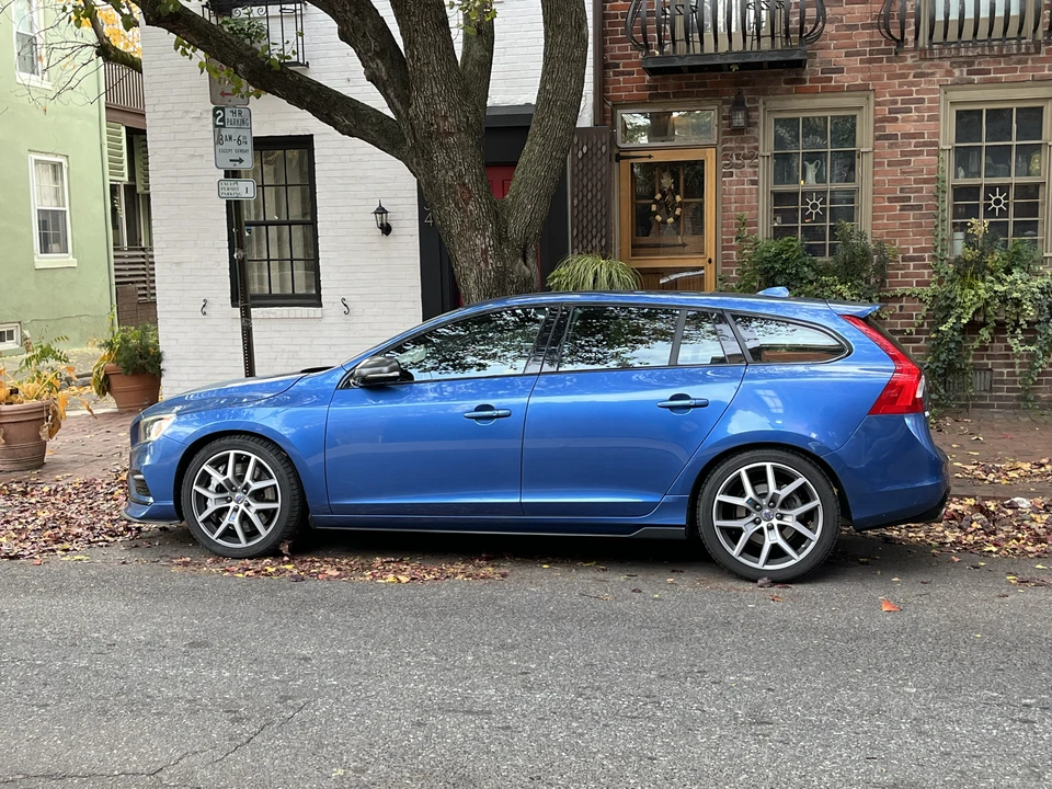 2018 Volvo V60 1st Gen - Image 15 of 31
