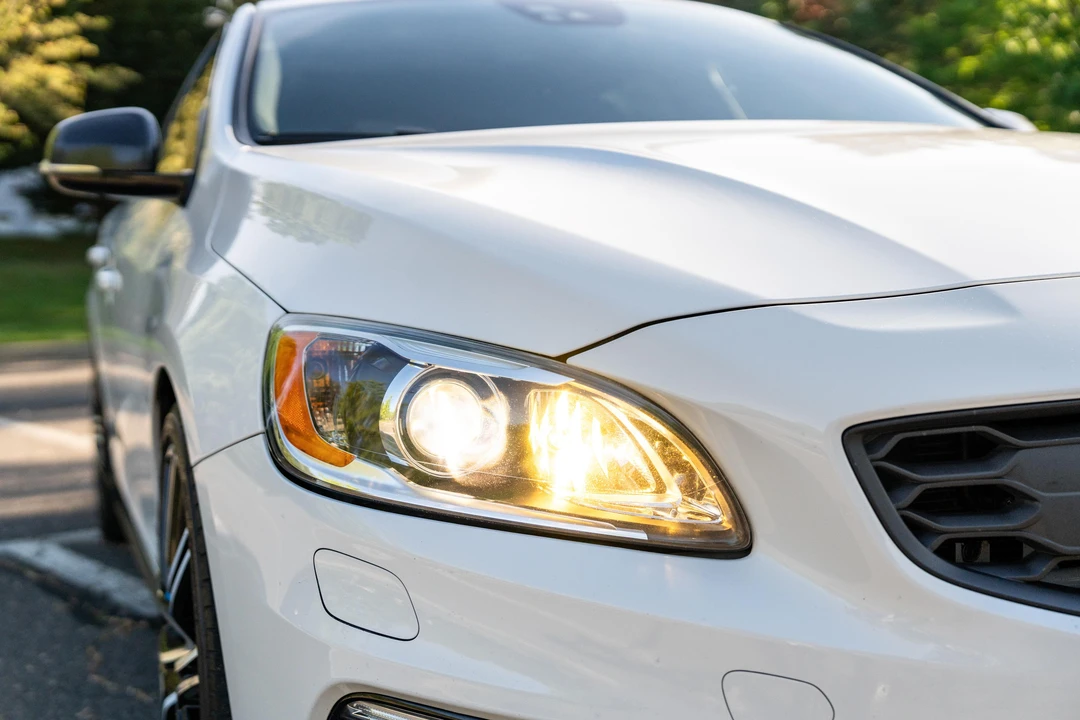 2018 Volvo V60 1st Gen - Image 15 of 31