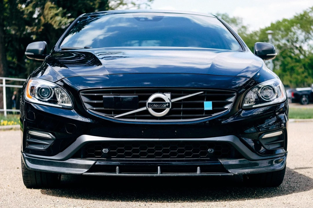 2018 Volvo V60 1st Gen - Image 2 of 31