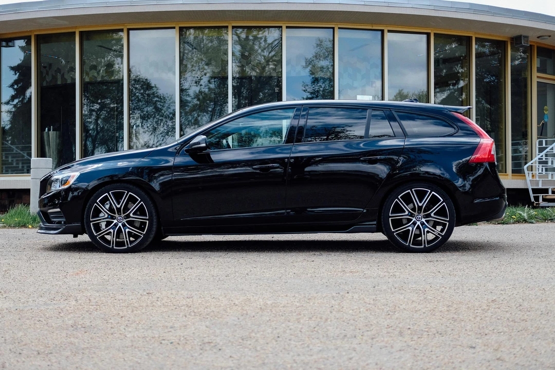 2018 Volvo V60 1st Gen - Image 15 of 31