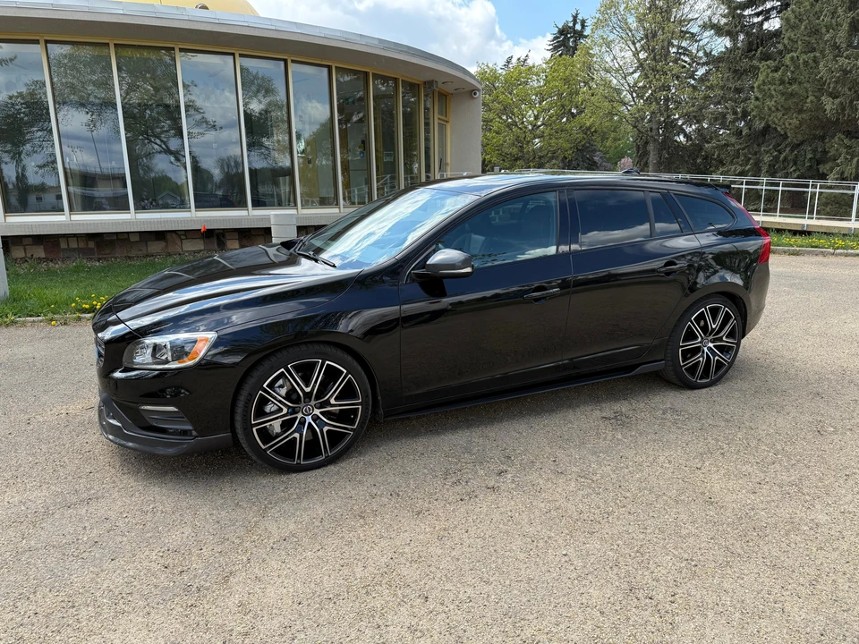 2018 Volvo V60 1st Gen - Image 14 of 31