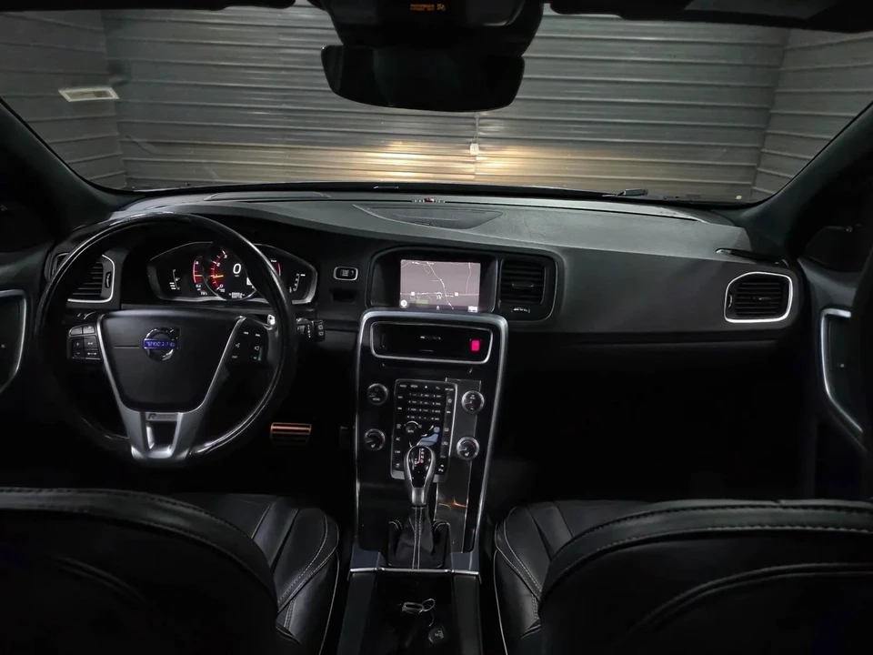 2018 Volvo V60 1st Gen - Image 11 of 12