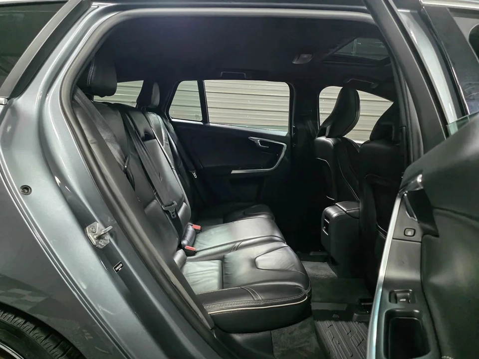 2018 Volvo V60 1st Gen - Image 15 of 21