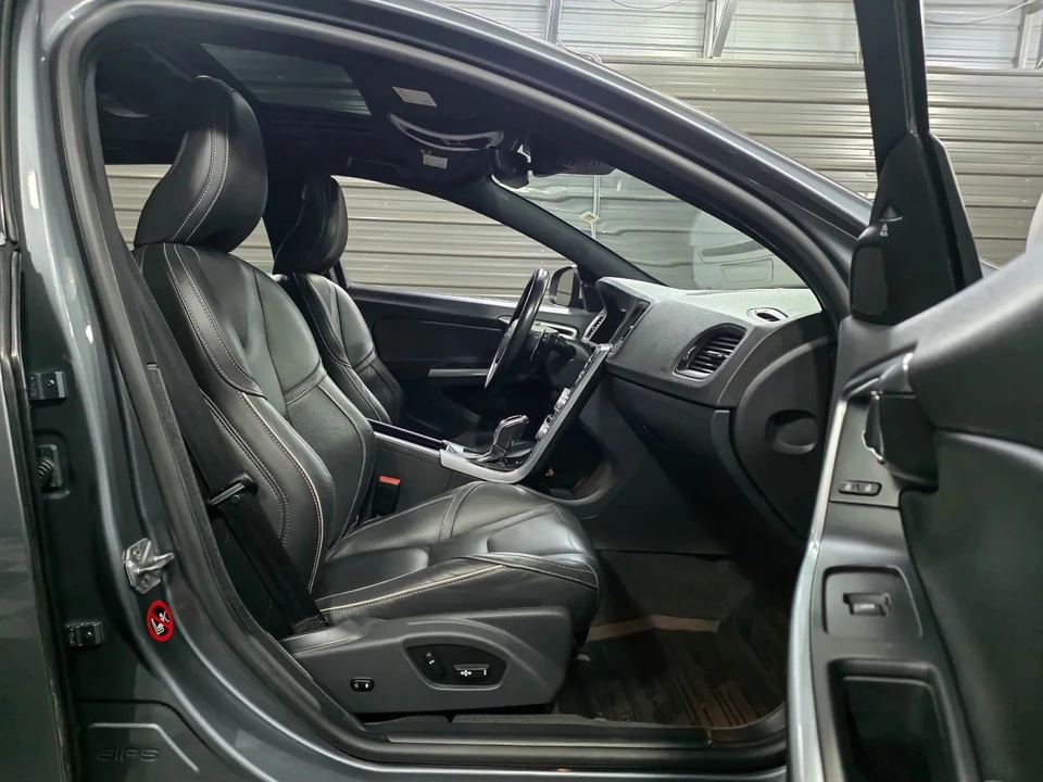 2018 Volvo V60 1st Gen - Image 14 of 21