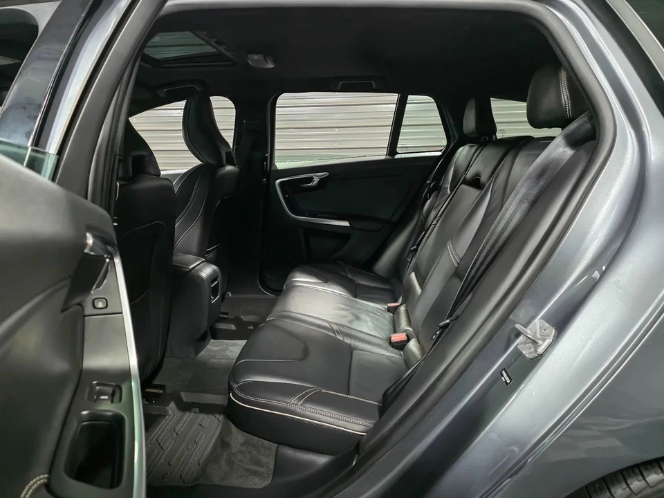 2018 Volvo V60 1st Gen - Image 16 of 21