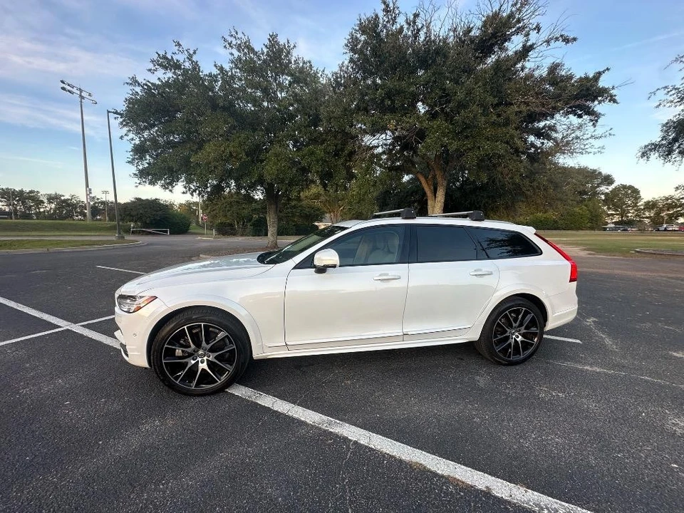 2018 Volvo V90 - Image 2 of 21