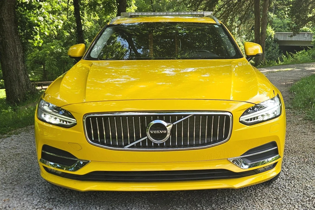2018 Volvo V90 - Image 2 of 31