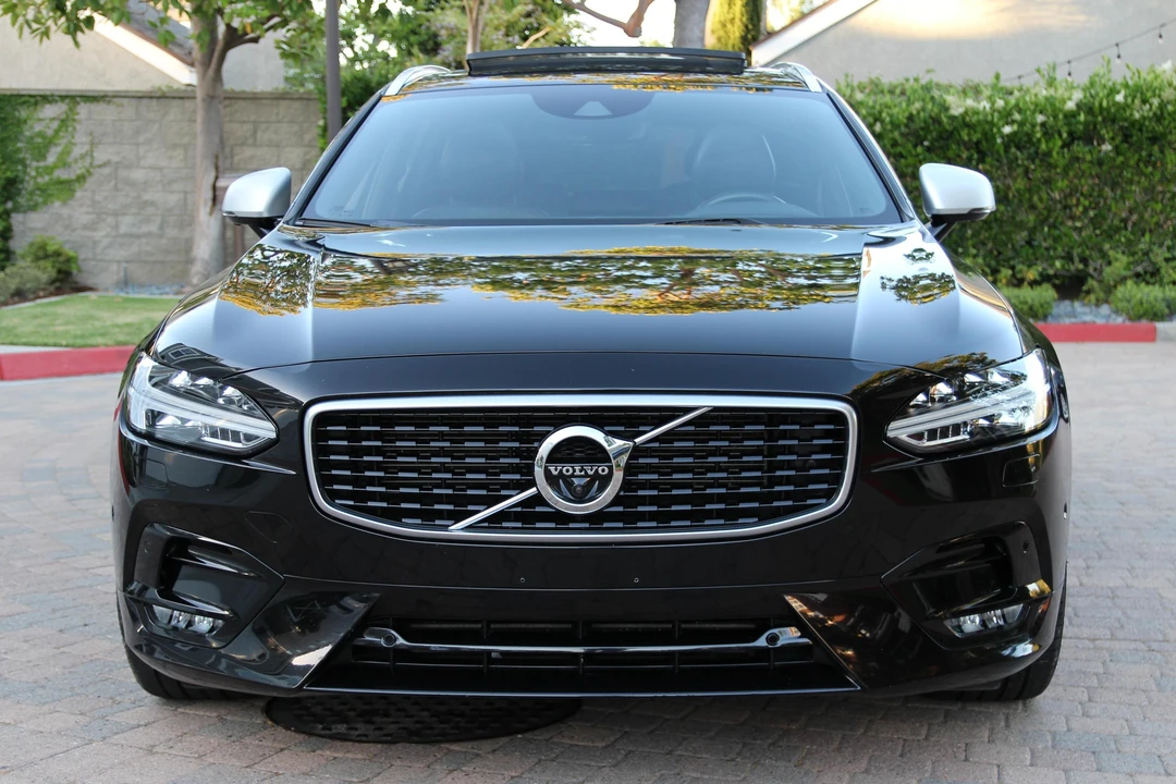 2018 Volvo V90 - Image 2 of 23