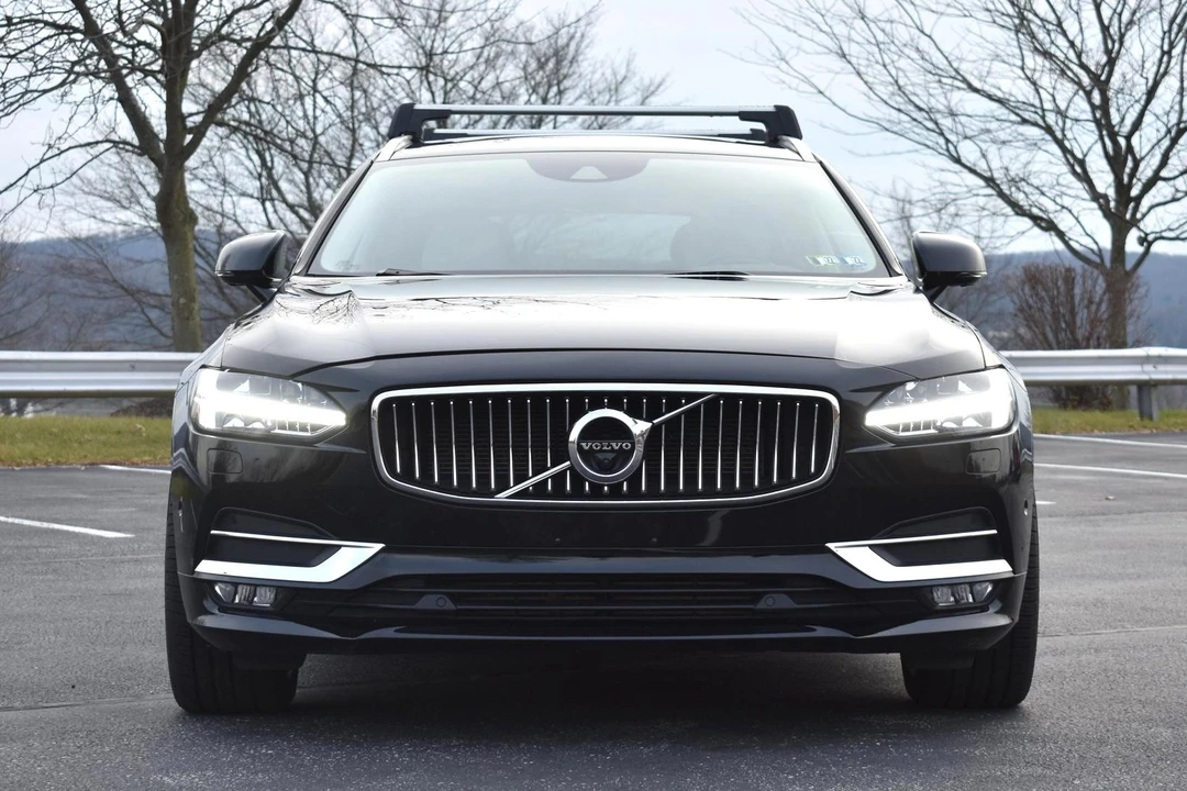2018 Volvo V90 - Image 2 of 31