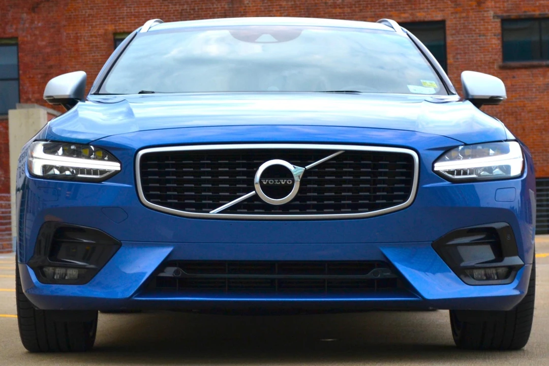 2018 Volvo V90 - Image 2 of 31