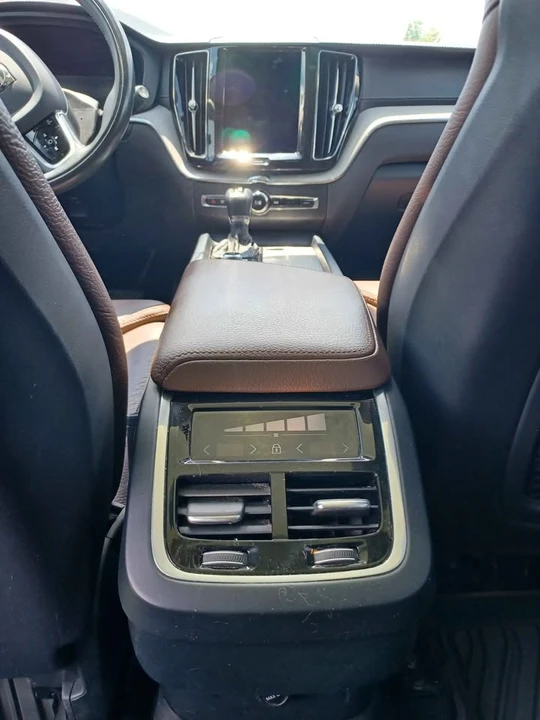 2018 Volvo XC60 2nd Gen - Image 16 of 20