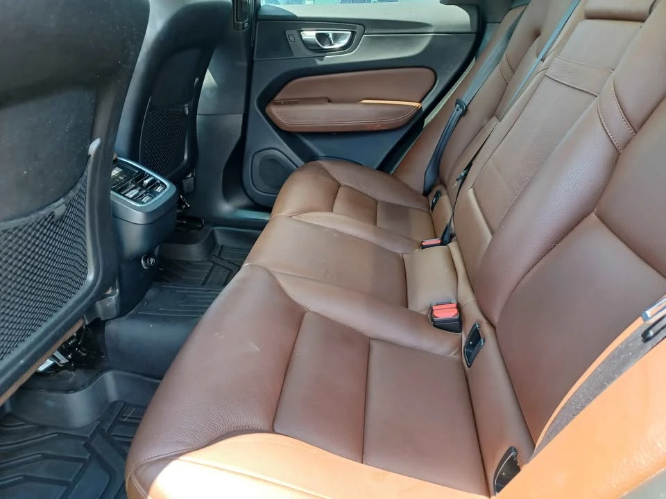 2018 Volvo XC60 2nd Gen - Image 14 of 20