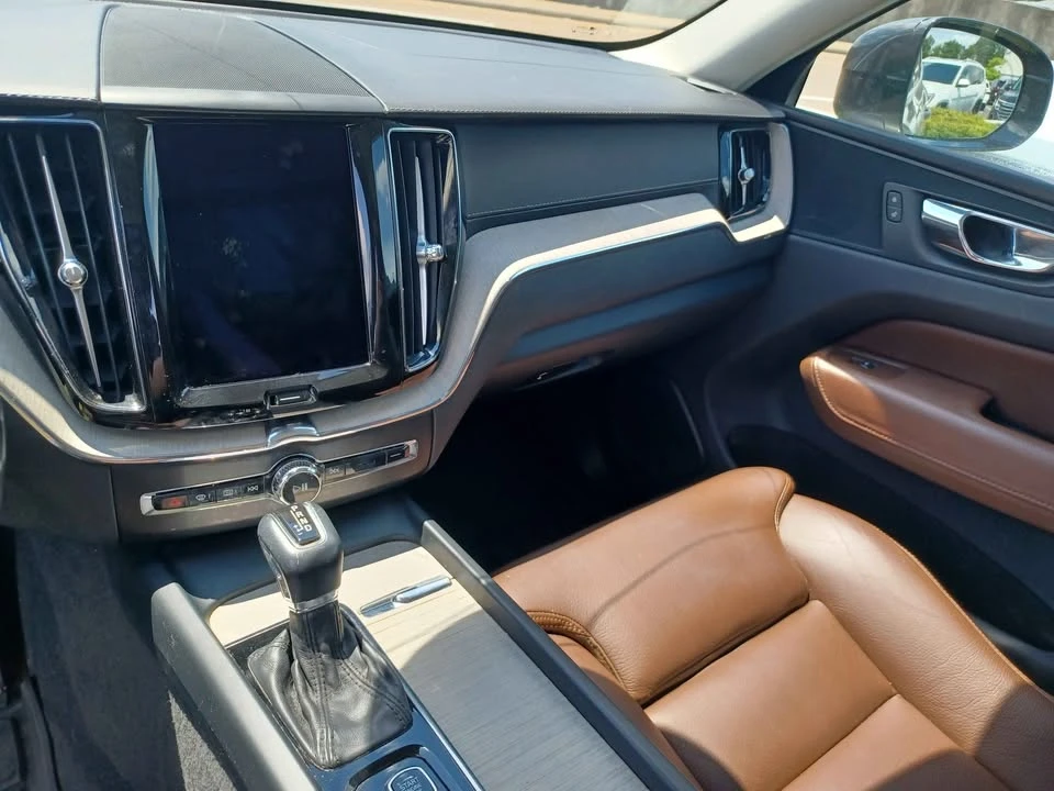 2018 Volvo XC60 2nd Gen - Image 12 of 20